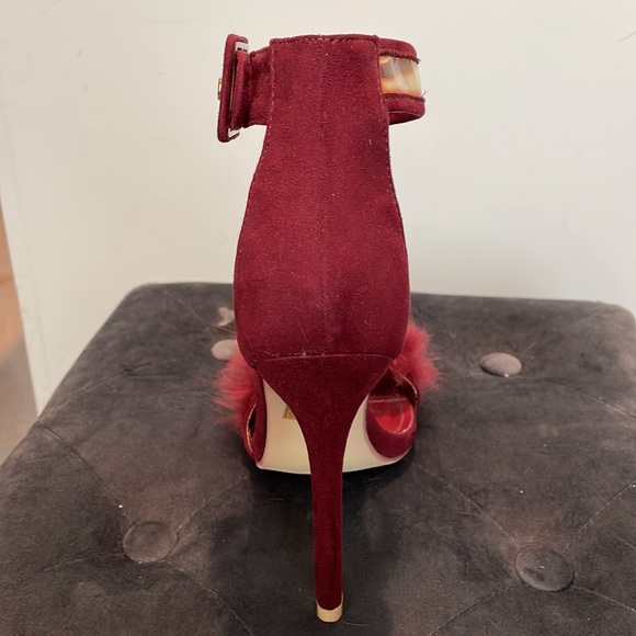 Lovely burgundy heel super comfortable - Picture 3 of 4
